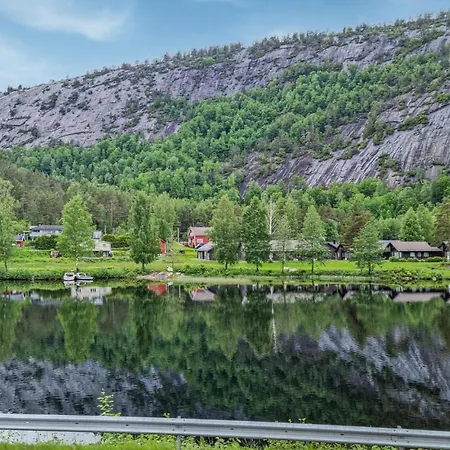 1 Bedroom Cozy In Lägenhet